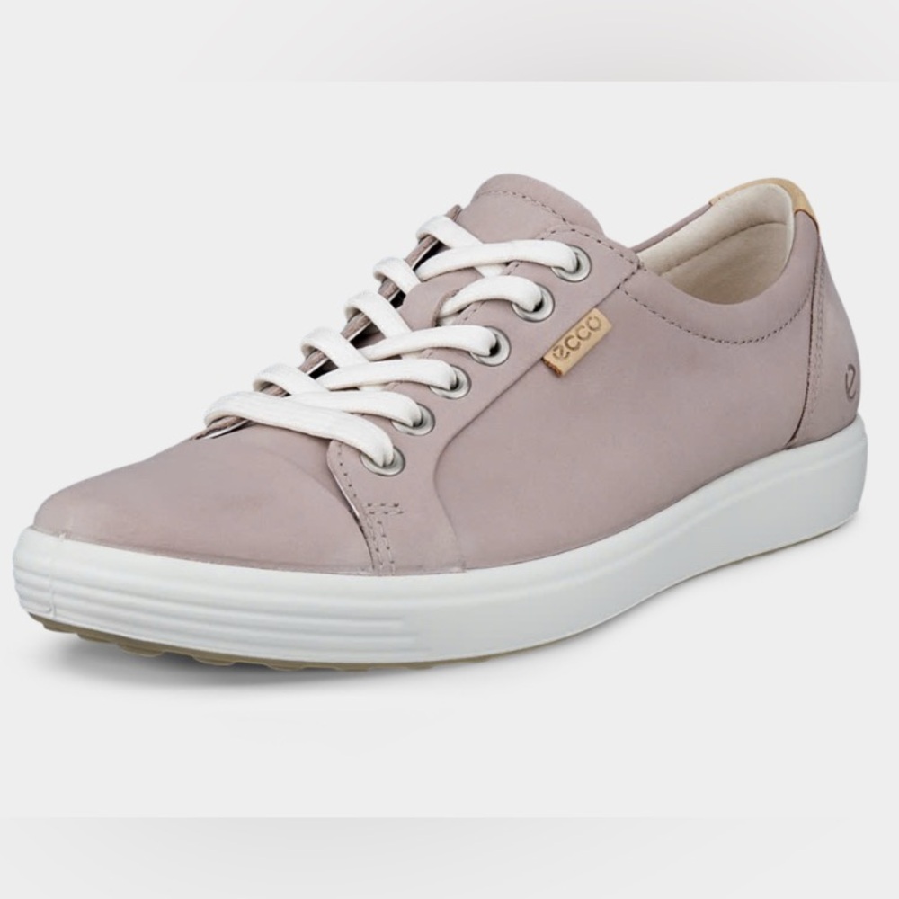 ECCO Soft 7
Women's Nubuck Sneaker
